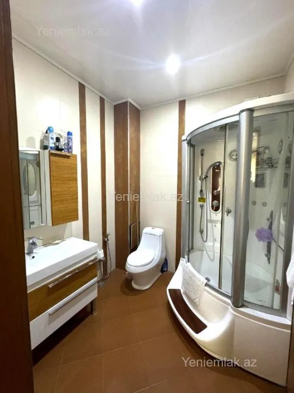 Satılır 4 otaqlı yeni tikili 200 m²