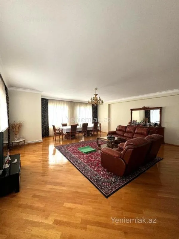 Satılır 4 otaqlı yeni tikili 200 m²