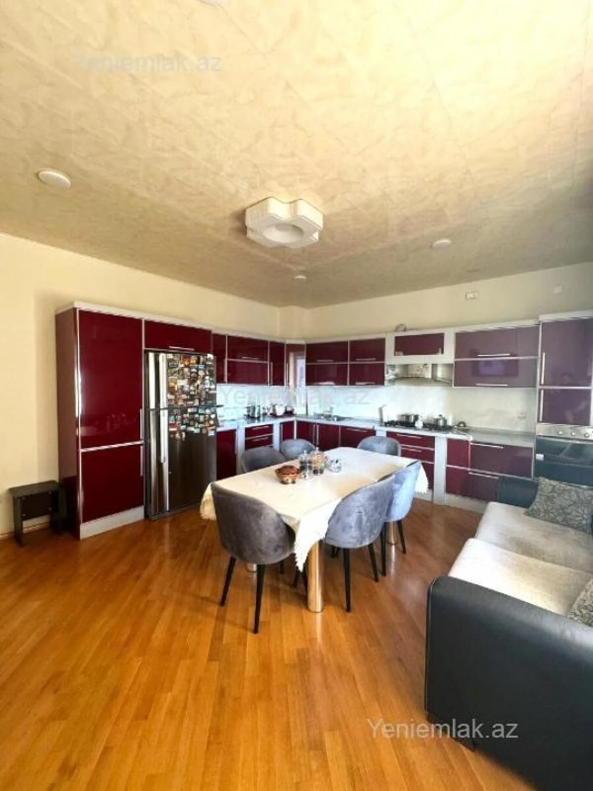 Satılır 4 otaqlı yeni tikili 200 m²