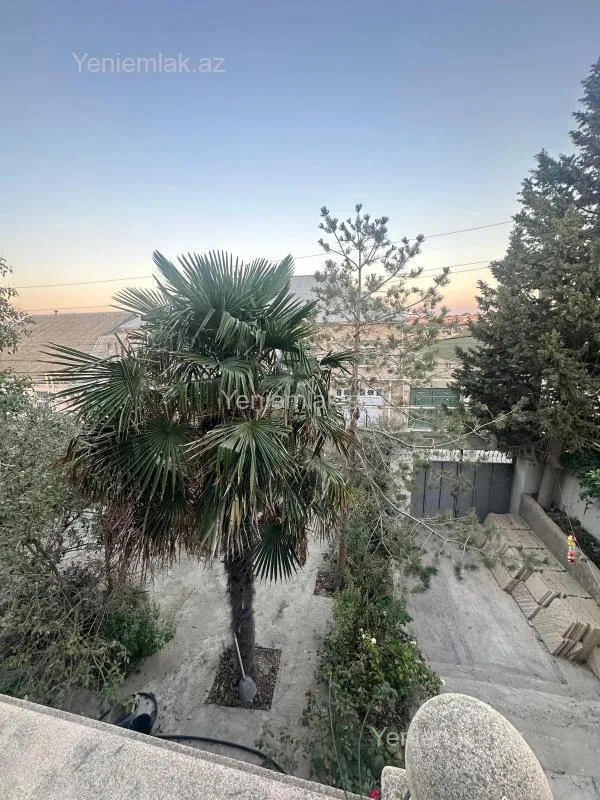 Satılır 7 otaqlı həyət evi 200 m²