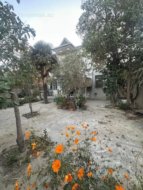 Satılır 7 otaqlı həyət evi 200 m²