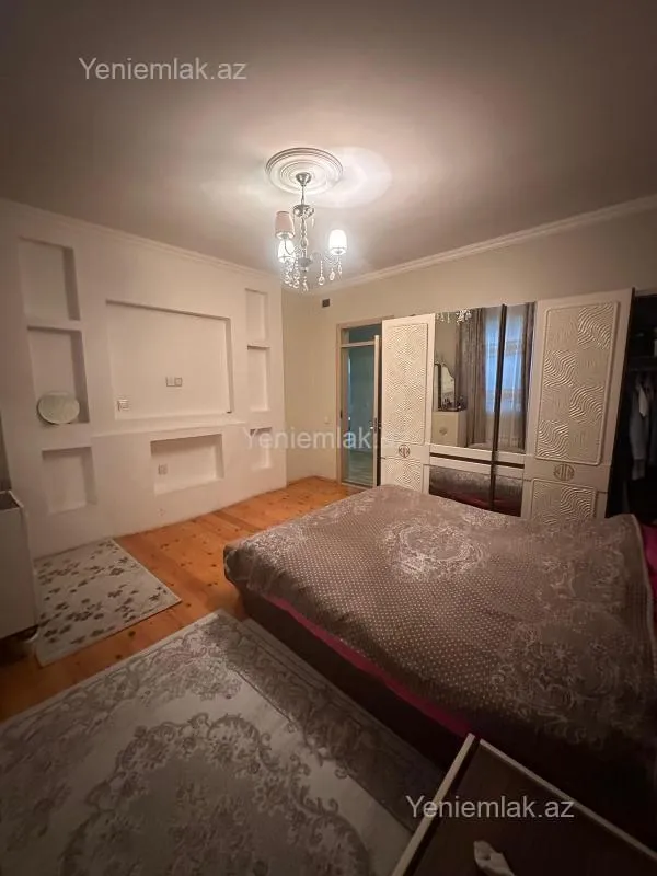 Satılır 7 otaqlı həyət evi 200 m²