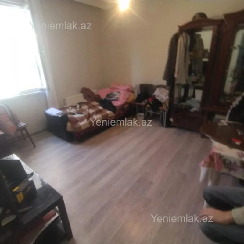 Satılır 2 otaqlı köhnə tikili 56 m²