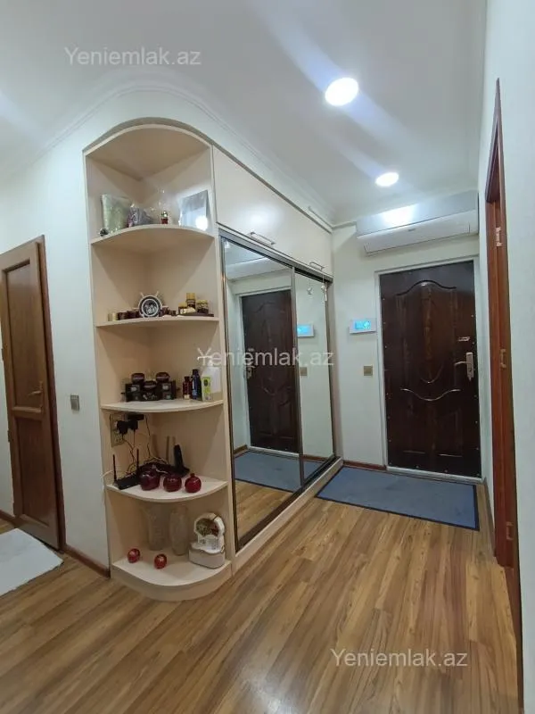 Satılır 3 otaqlı köhnə tikili 90 m²