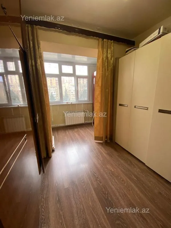 Satılır 5 otaqlı köhnə tikili 110 m²