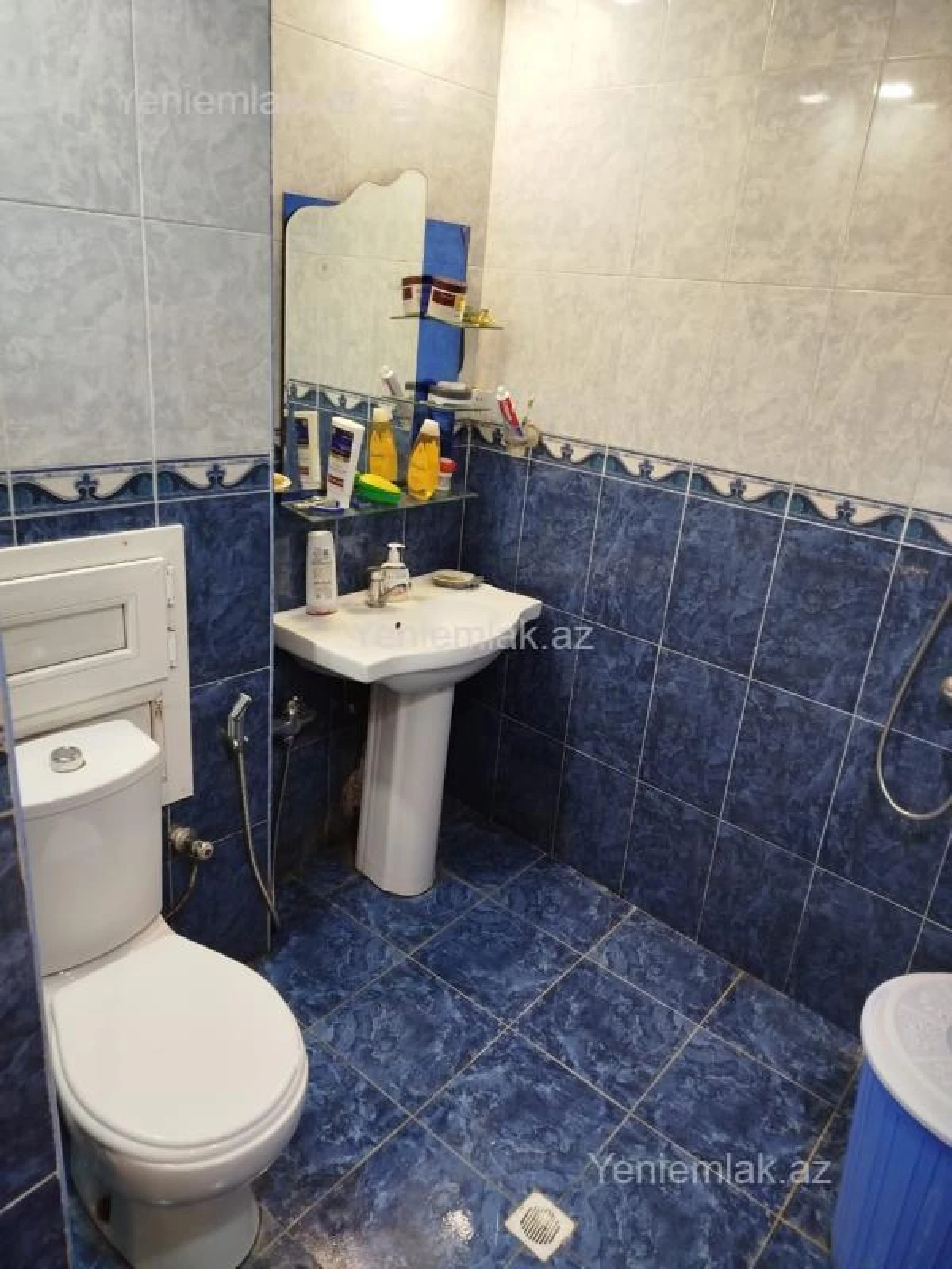 Satılır 2 otaqlı köhnə tikili 70 m²