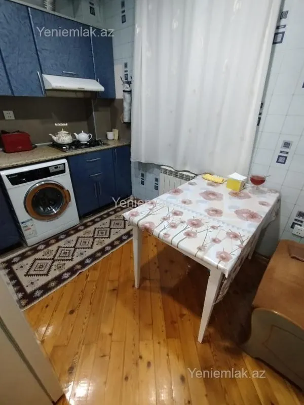 Satılır 2 otaqlı köhnə tikili 70 m²