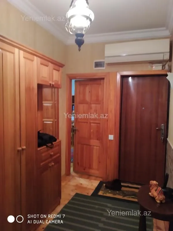 Satılır 4 otaqlı köhnə tikili 123 m²