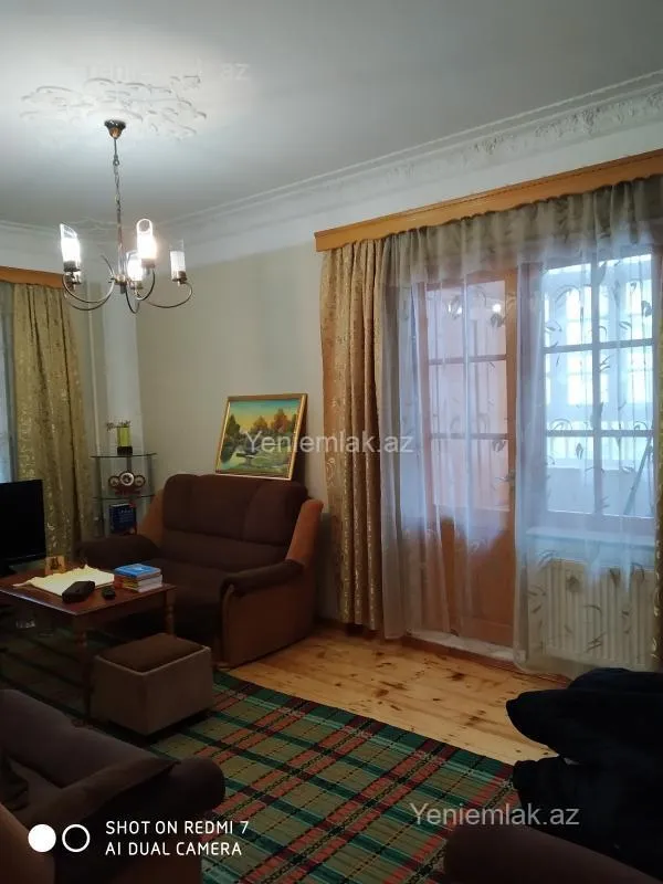 Satılır 4 otaqlı köhnə tikili 123 m²