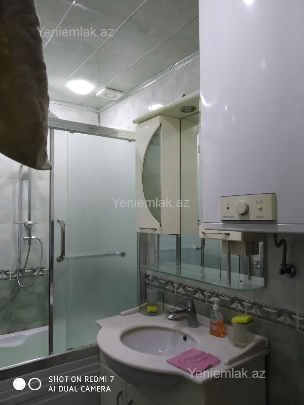 Satılır 4 otaqlı köhnə tikili 123 m²