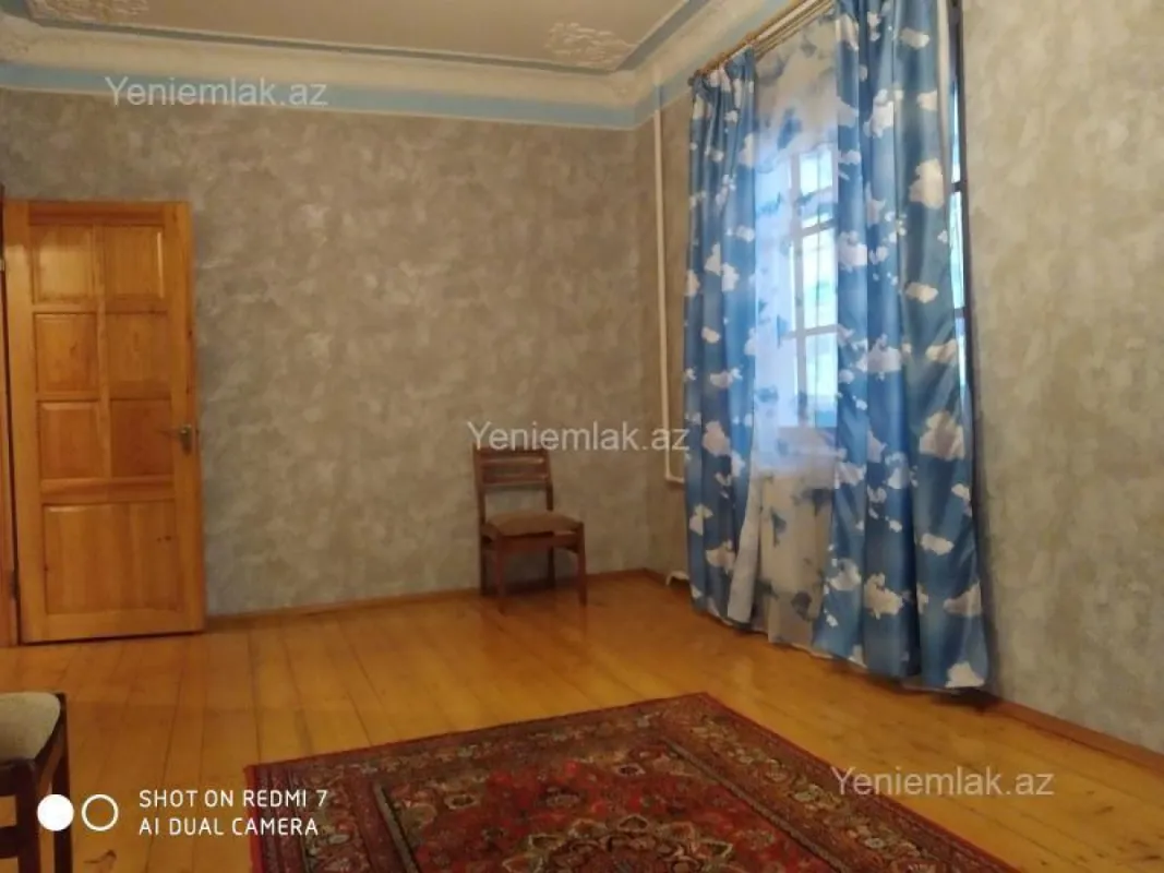 Satılır 4 otaqlı köhnə tikili 123 m²