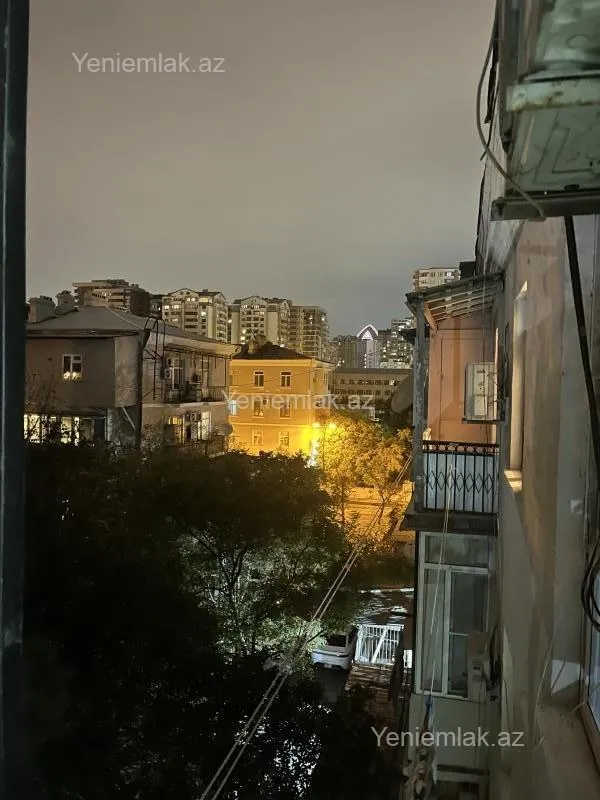 Satılır 2 otaqlı köhnə tikili 60 m²