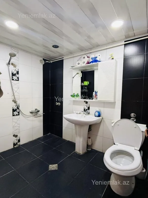 Satılır 3 otaqlı köhnə tikili 70 m²