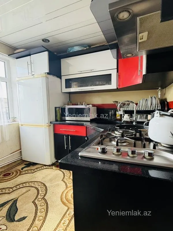Satılır 3 otaqlı köhnə tikili 70 m²
