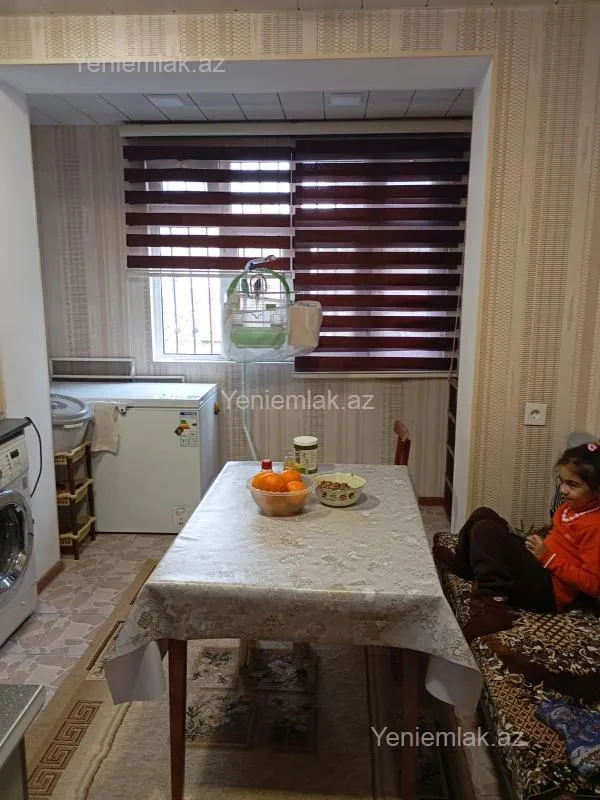 Satılır 3 otaqlı köhnə tikili 80 m²