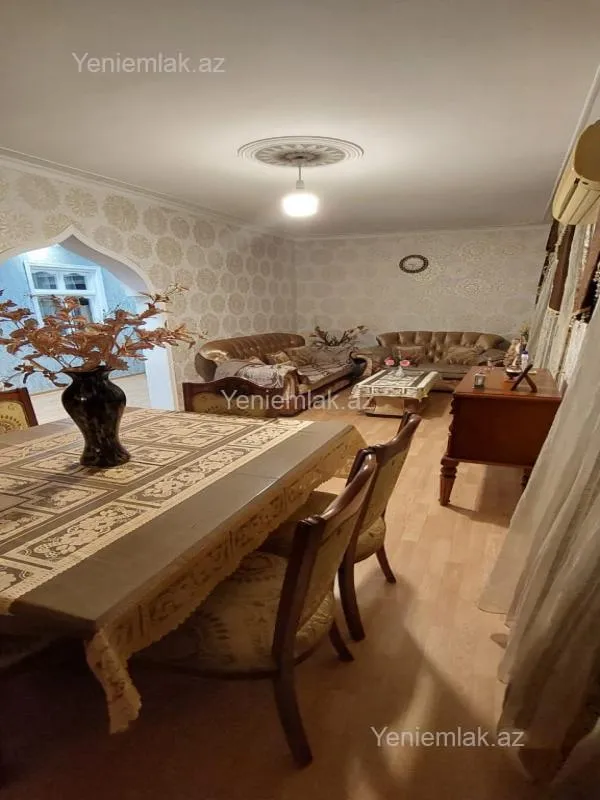 Satılır 7 otaqlı həyət evi 300 m²