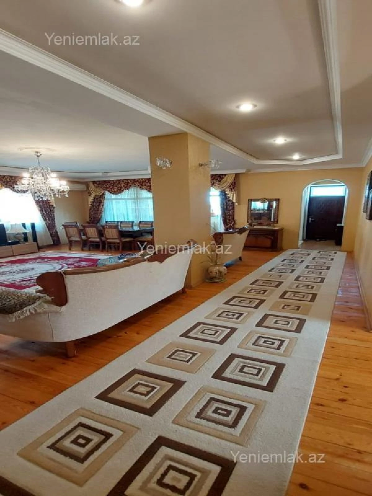 Satılır 7 otaqlı həyət evi 300 m²