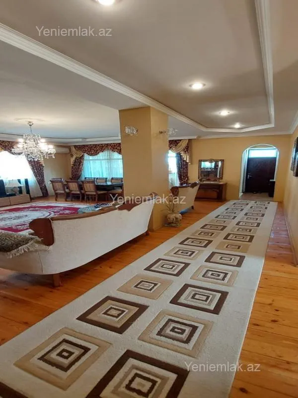 Satılır 7 otaqlı həyət evi 300 m²