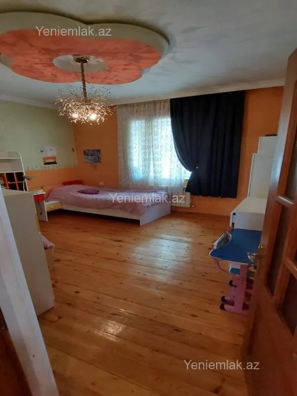 Satılır 7 otaqlı həyət evi 300 m²