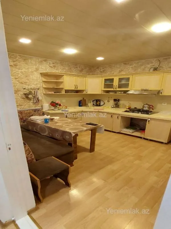 Satılır 7 otaqlı həyət evi 300 m²