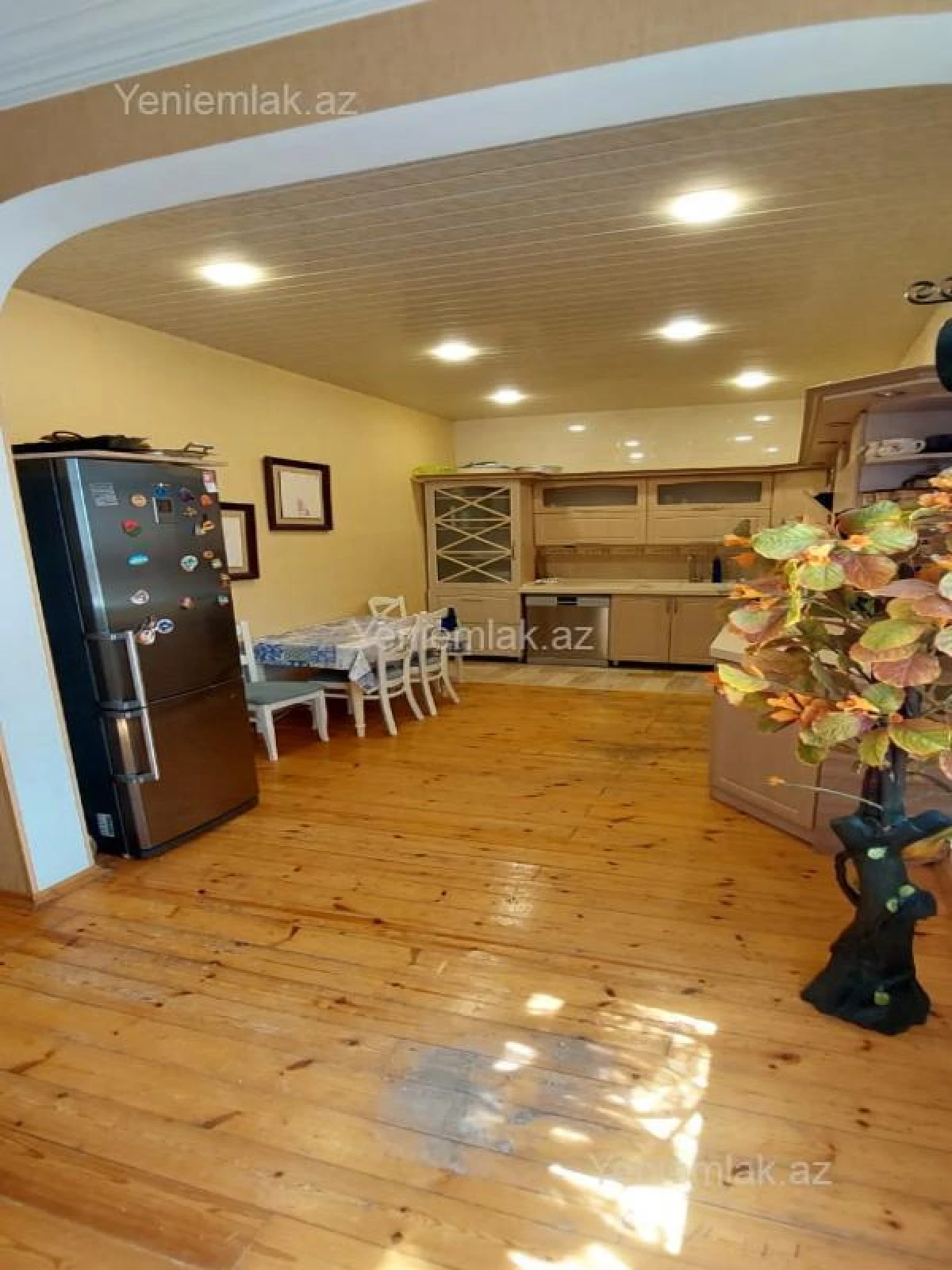 Satılır 7 otaqlı həyət evi 300 m²