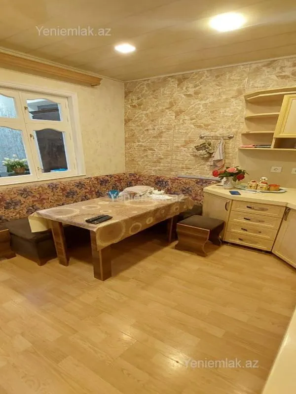 Satılır 7 otaqlı həyət evi 300 m²