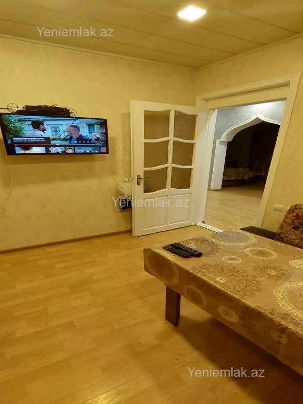 Satılır 7 otaqlı həyət evi 300 m²