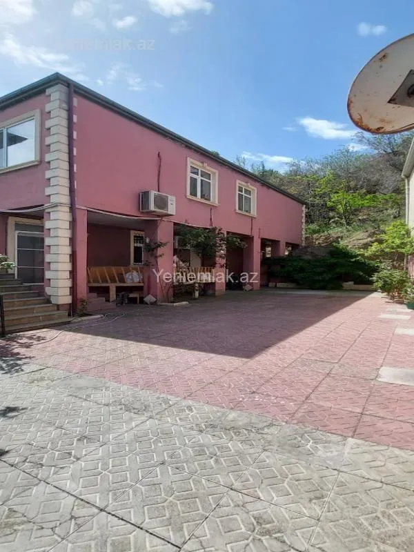 Satılır 7 otaqlı həyət evi 300 m²