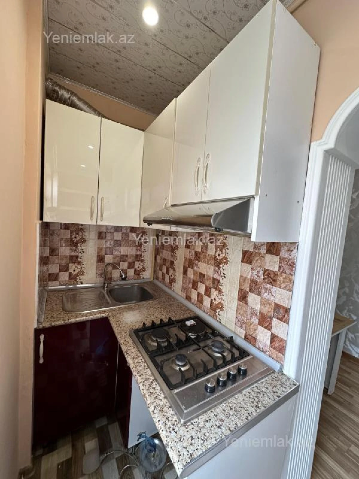 Satılır 1 otaqlı köhnə tikili 38 m²