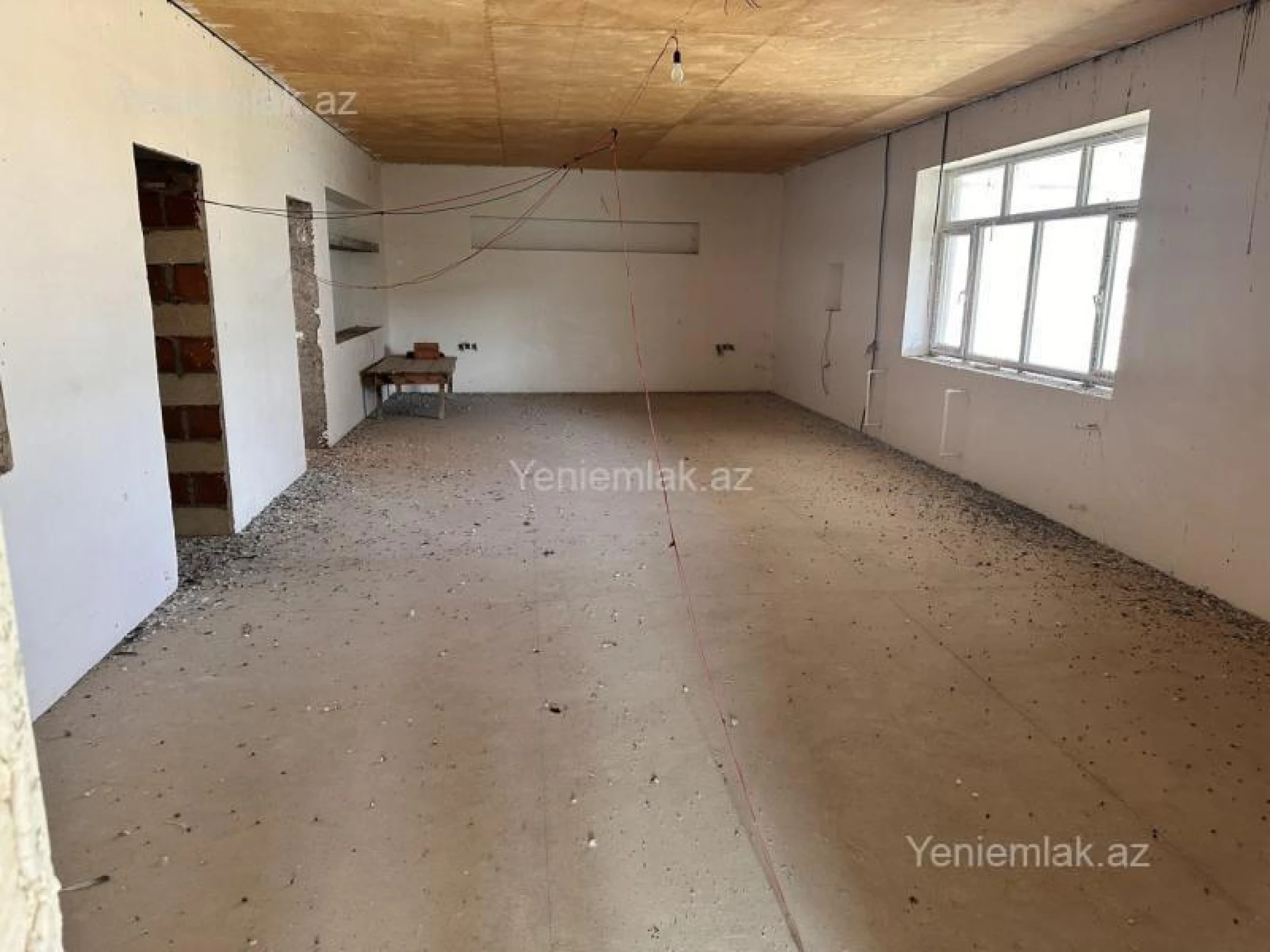 Satılır 3 otaqlı həyət evi 240 m²