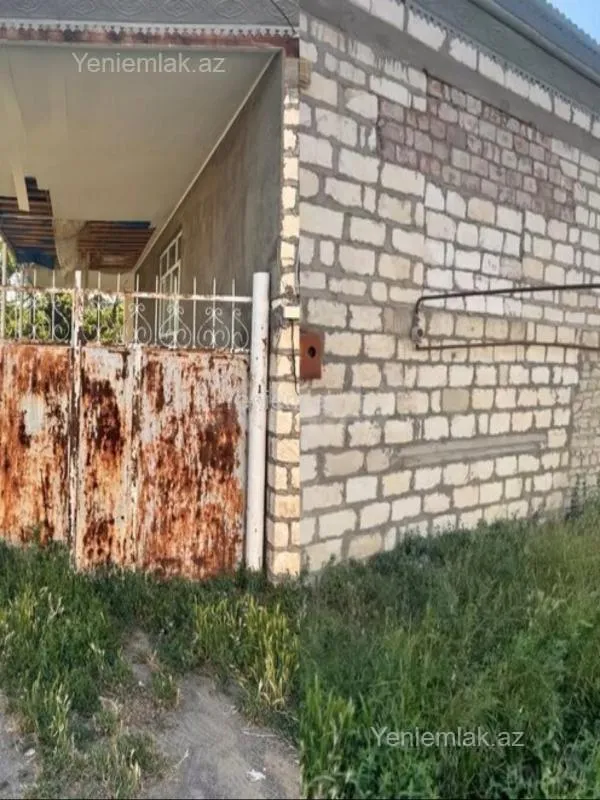 Satılır 3 otaqlı həyət evi 240 m²