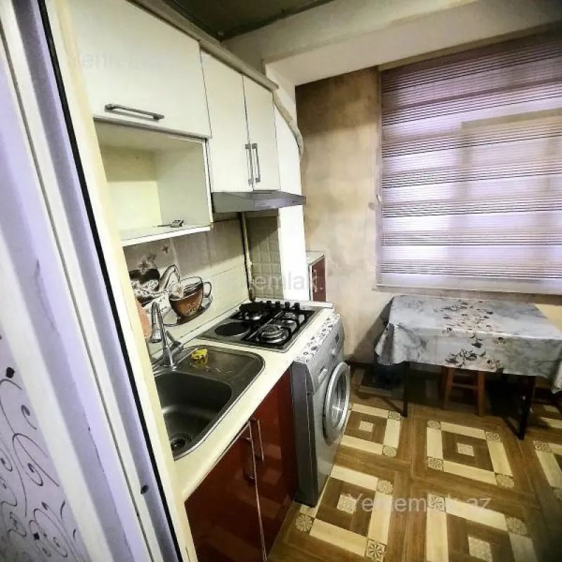 Satılır 2 otaqlı köhnə tikili 40 m²