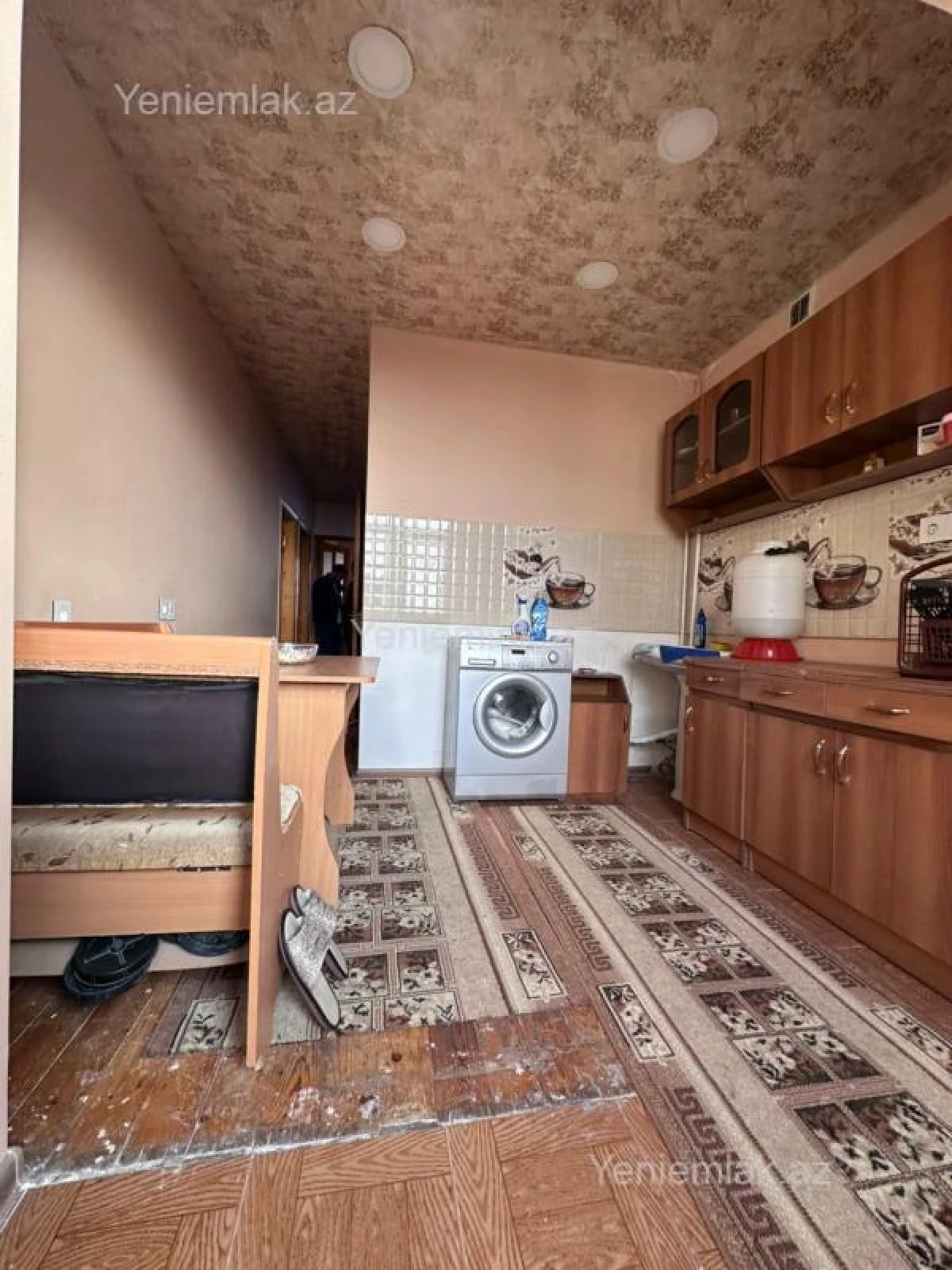 Satılır 4 otaqlı köhnə tikili 100 m²