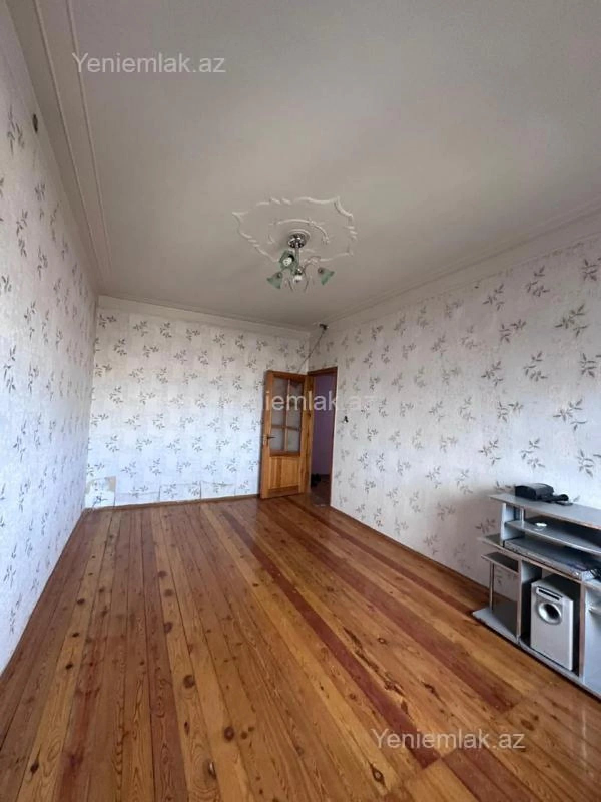 Satılır 4 otaqlı köhnə tikili 100 m²