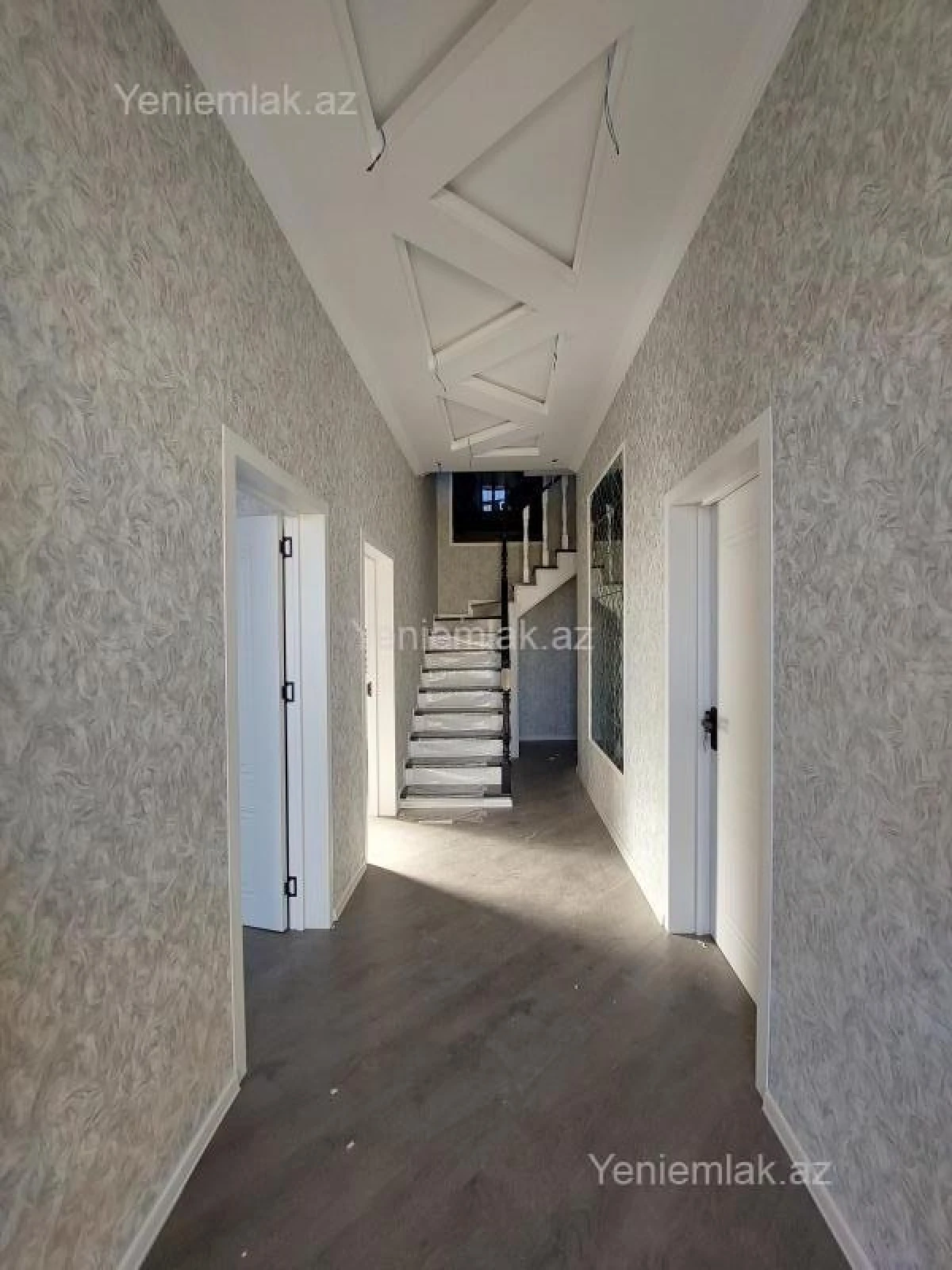 Satılır 6 otaqlı həyət evi 180 m²