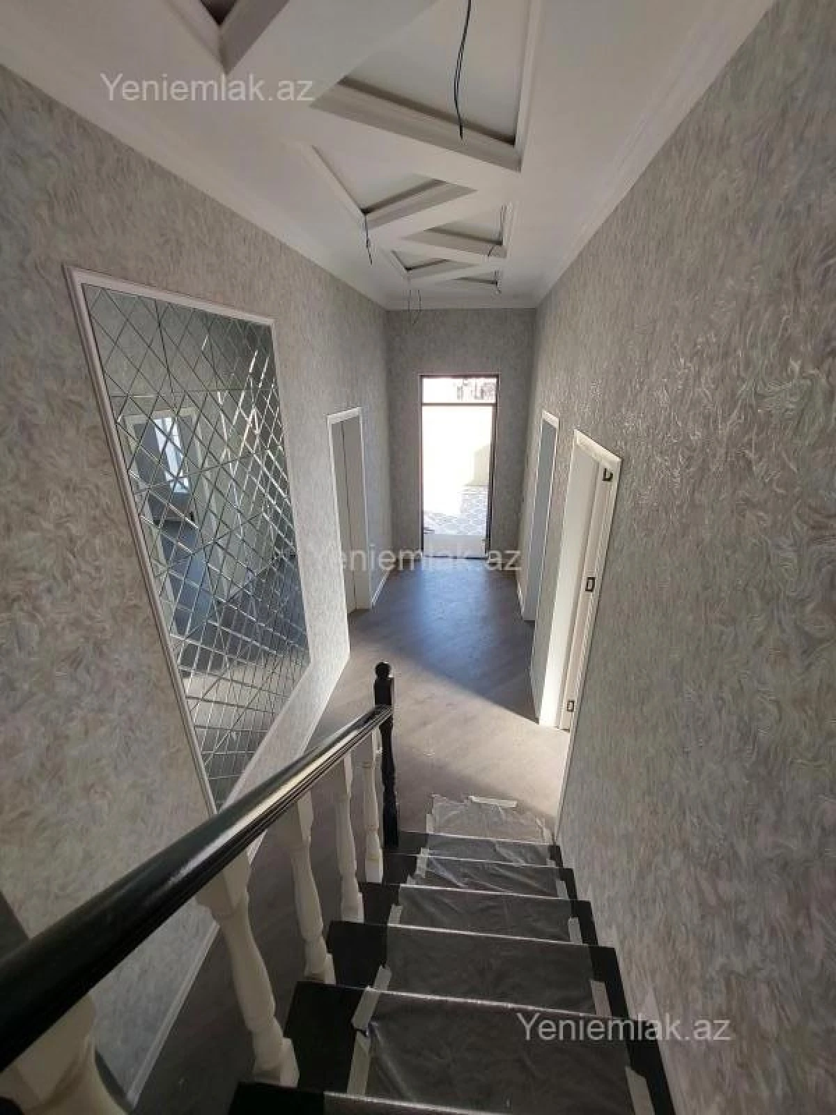 Satılır 6 otaqlı həyət evi 180 m²