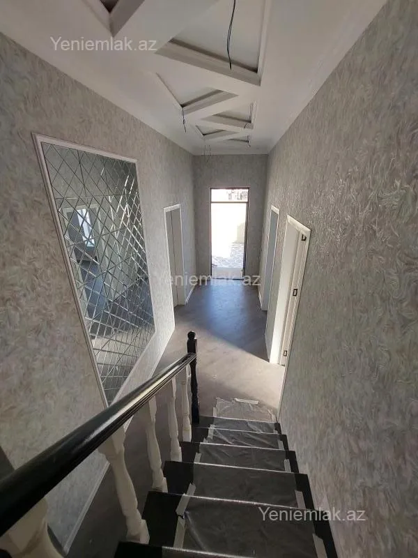 Satılır 6 otaqlı həyət evi 180 m²