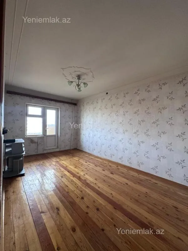 Satılır 4 otaqlı köhnə tikili 100 m²