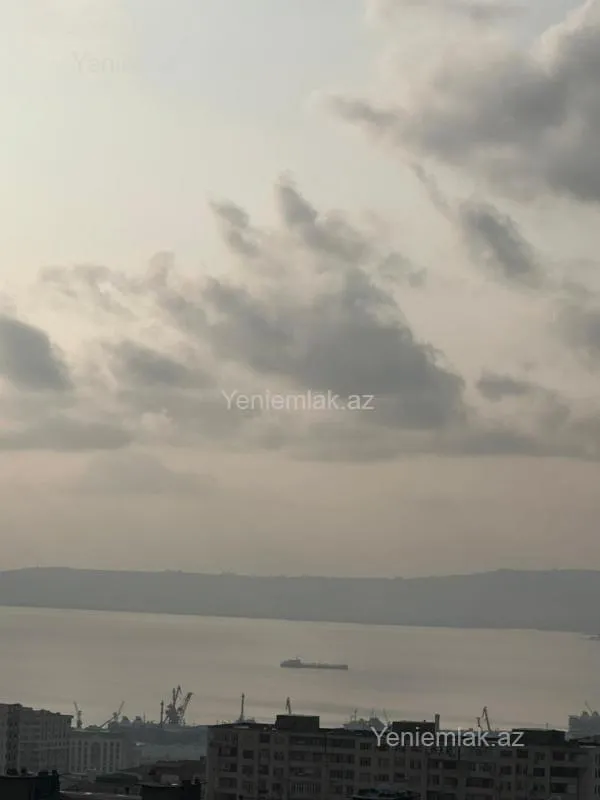 Satılır 4 otaqlı köhnə tikili 100 m²