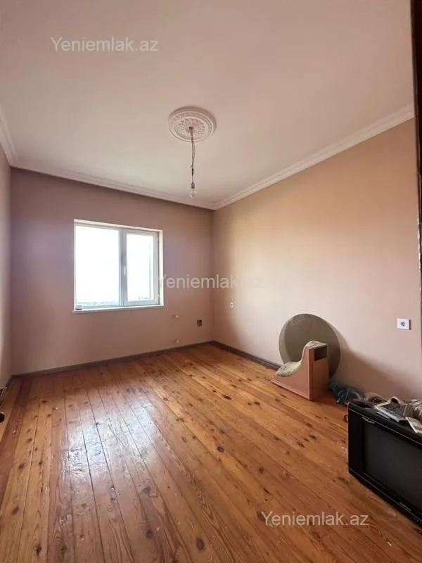 Satılır 4 otaqlı köhnə tikili 100 m²