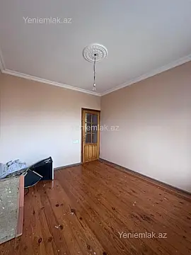 Satılır 4 otaqlı köhnə tikili 100 m²