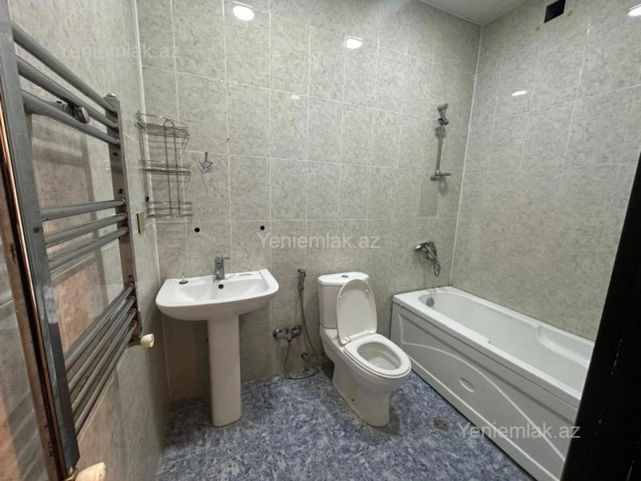 Satılır 3 otaqlı yeni tikili 83 m²