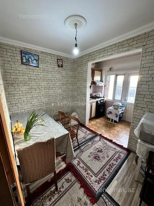 Satılır 2 otaqlı köhnə tikili 50 m²