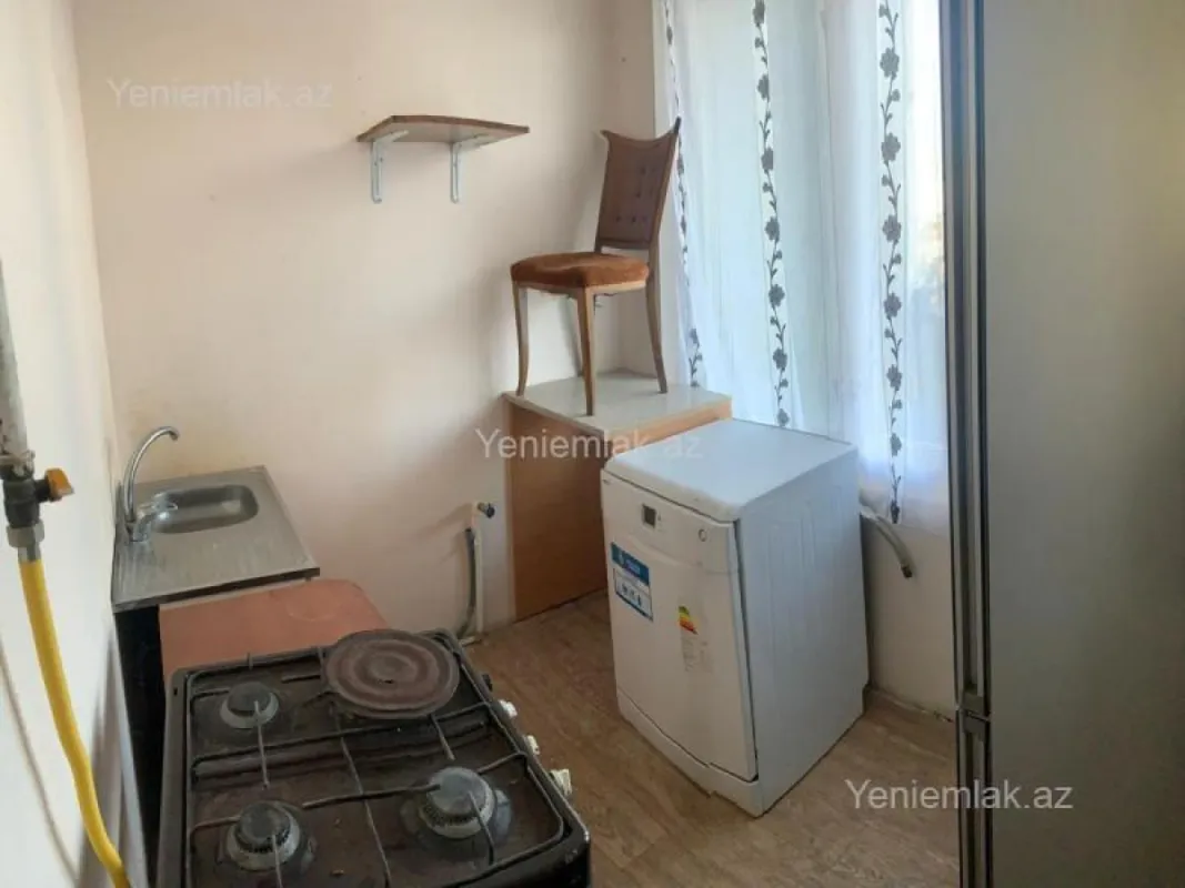 Satılır 3 otaqlı köhnə tikili 90 m²