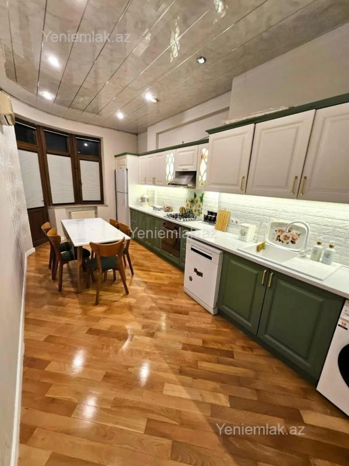 Satılır 3 otaqlı yeni tikili 132 m²