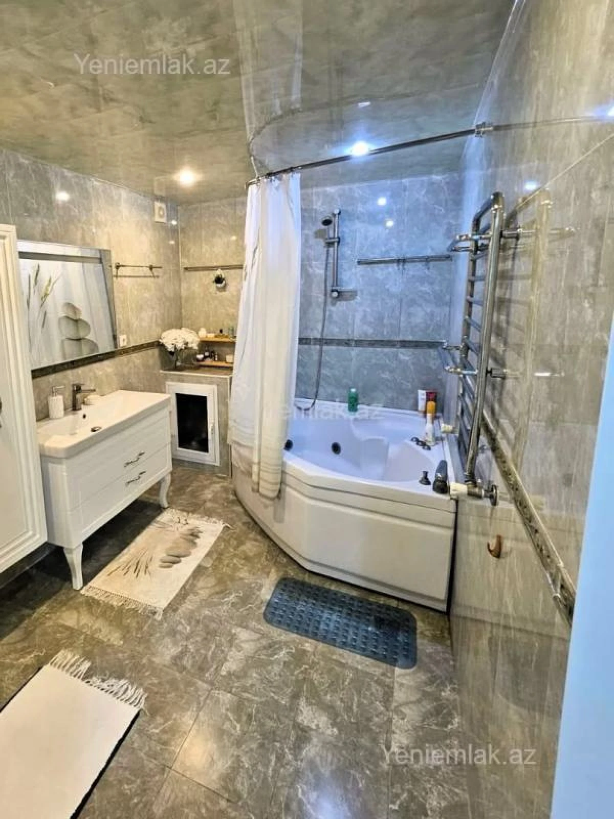 Satılır 3 otaqlı yeni tikili 132 m²