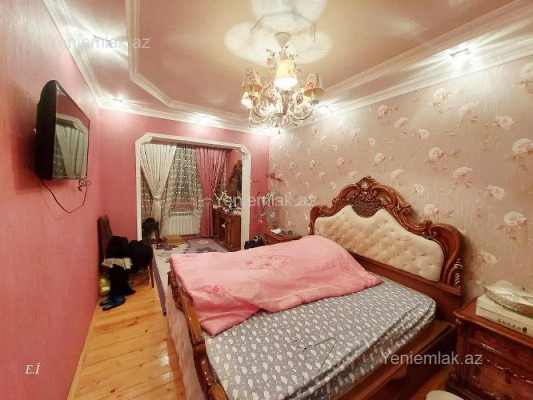 Satılır 4 otaqlı köhnə tikili 90 m²