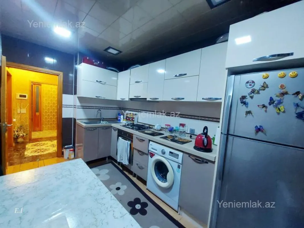 Satılır 4 otaqlı köhnə tikili 90 m²