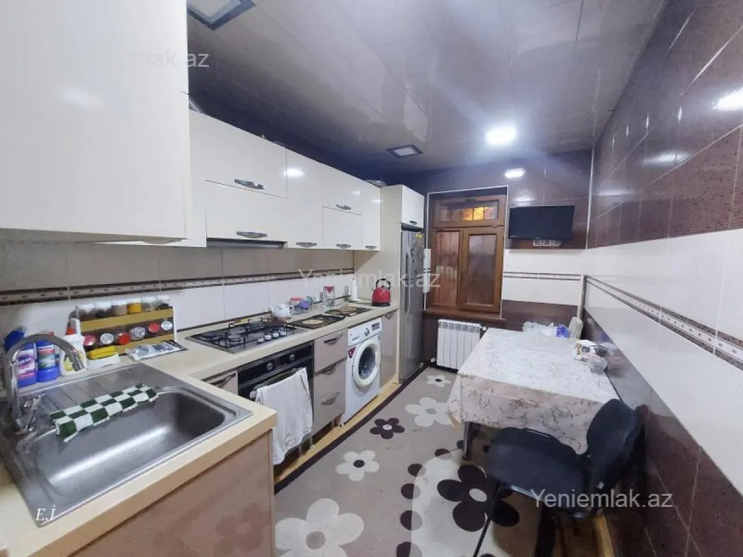 Satılır 4 otaqlı köhnə tikili 90 m²