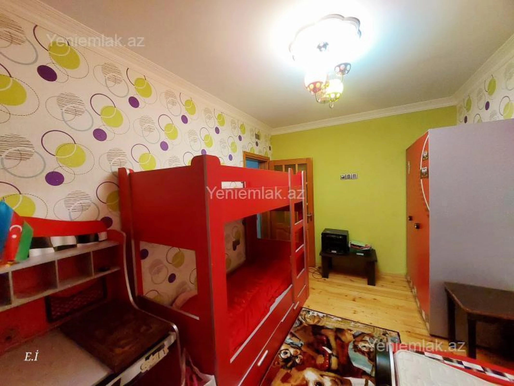 Satılır 4 otaqlı köhnə tikili 90 m²